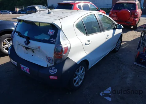 2012 Toyota Prius C Three из США, поврежденный, VIN JTDKDTB37C1511015